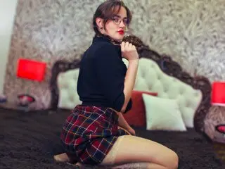 EmilyHold hd