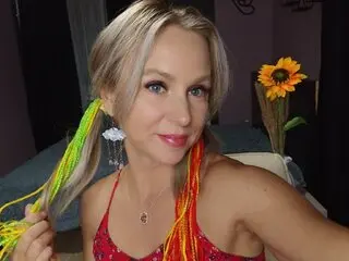 YaniArano webcam